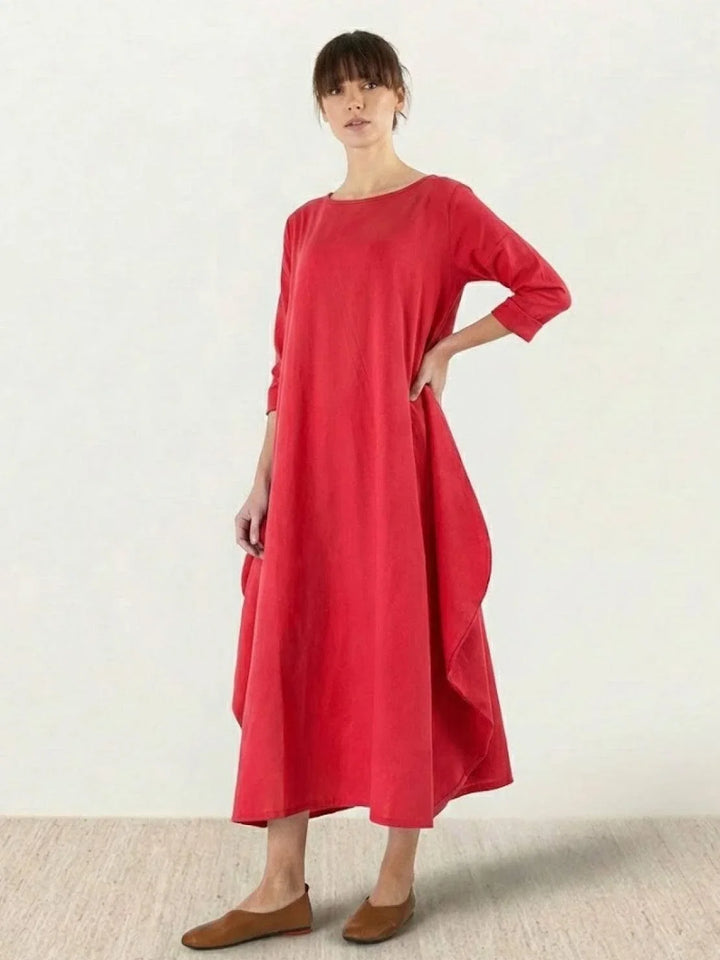 Stylish women's maxi dress, oversized, 3/4 sleeves, bohemian pattern, perfect for summer events.