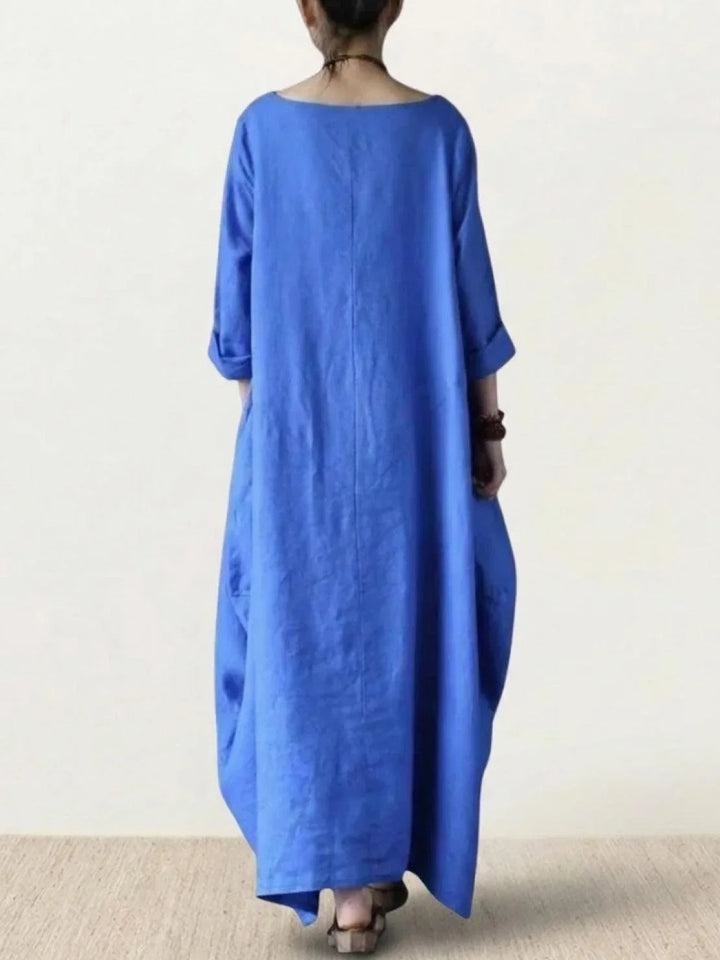 Casual women's oversized maxi dress, 3/4 sleeves, bohemian style, perfect for warm weather.