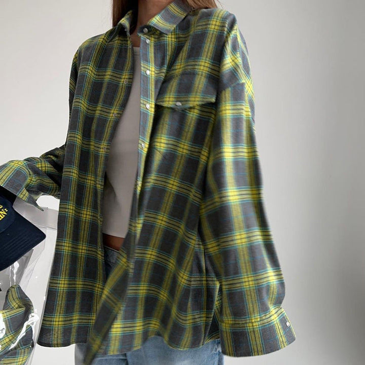 Stylish women's checked long sleeve top, loose fit, ideal for casual and fashion-forward looks.