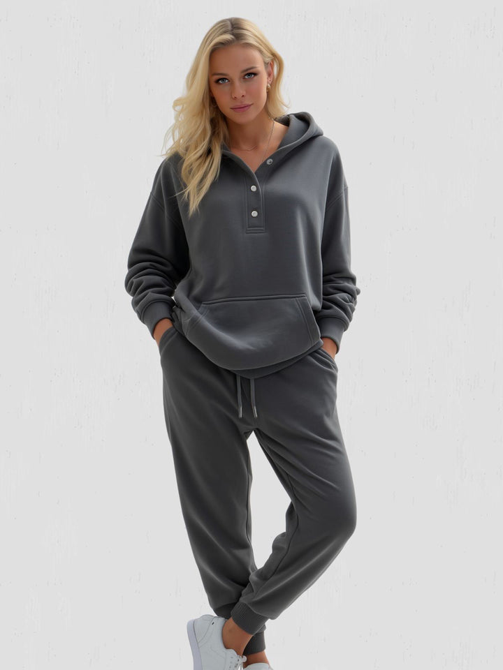 Everyday style perfected with this women's oversized cotton hoodie, featuring snap-fit.