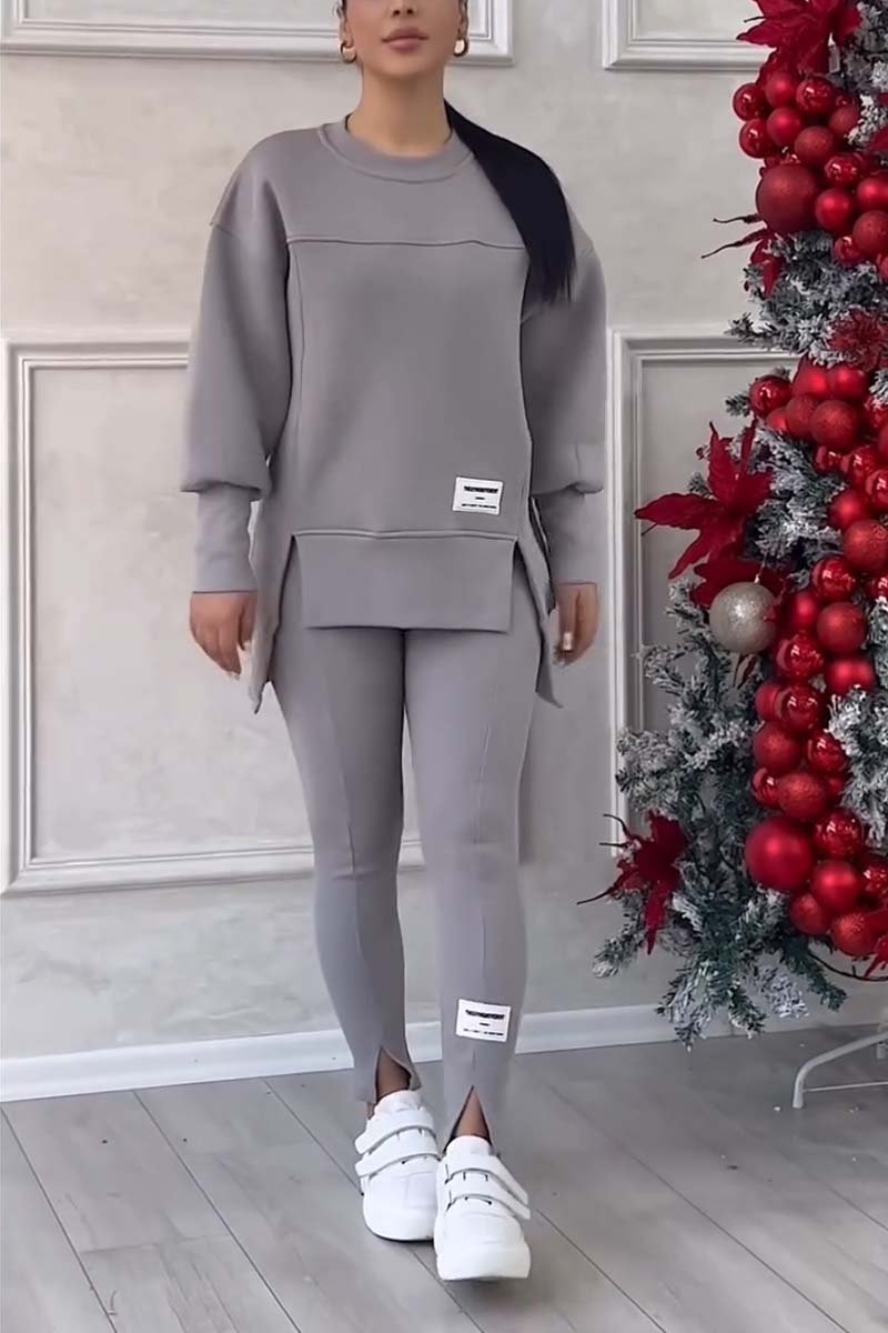 Comfy women's oversized loungewear set: long sleeve crew neck top & matching soft leggings. Great for relaxing.