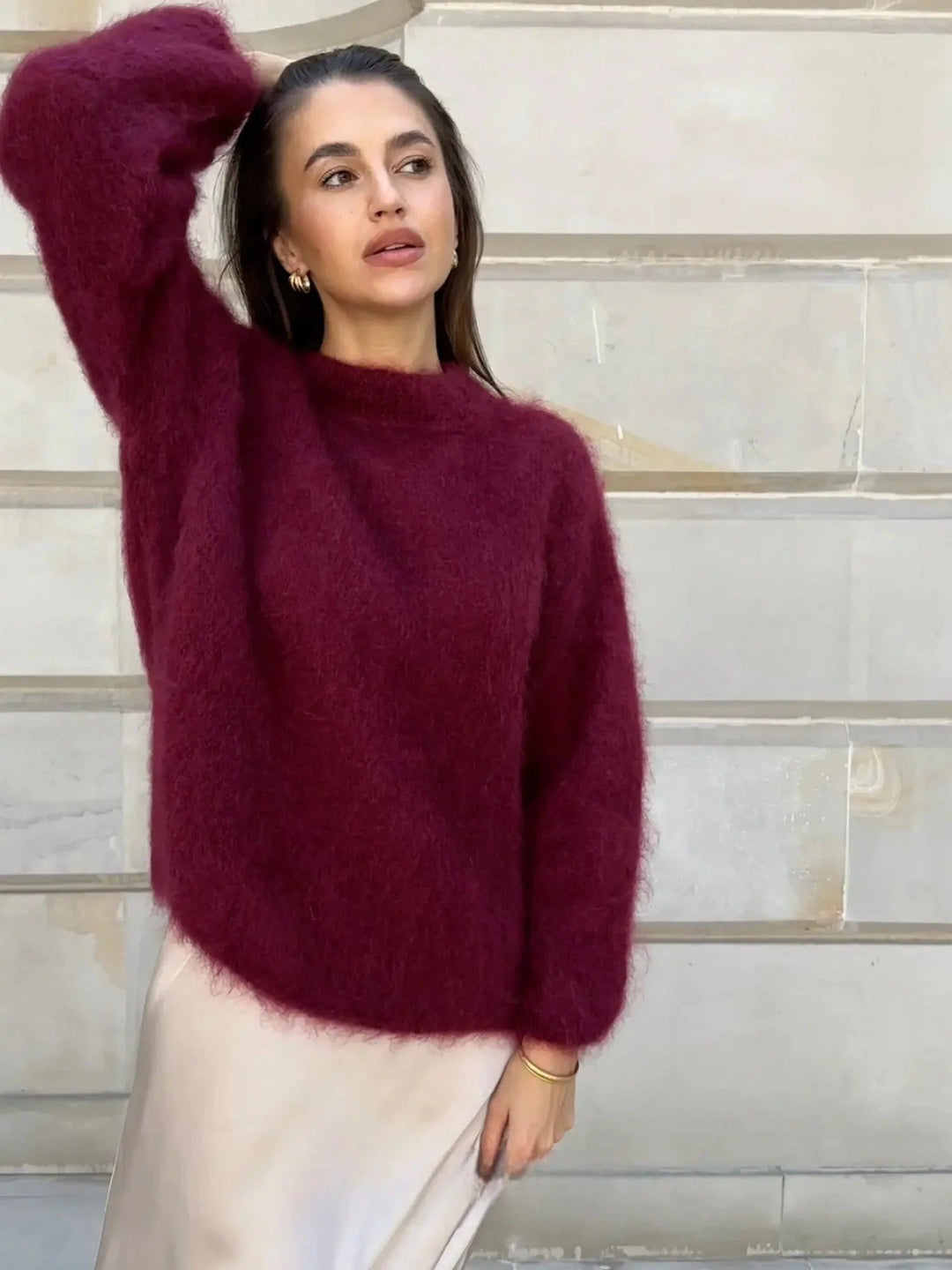 Chic women's oversized crew neck sweater. Embrace cozy warmth & relaxed style for autumn & winter outfits.