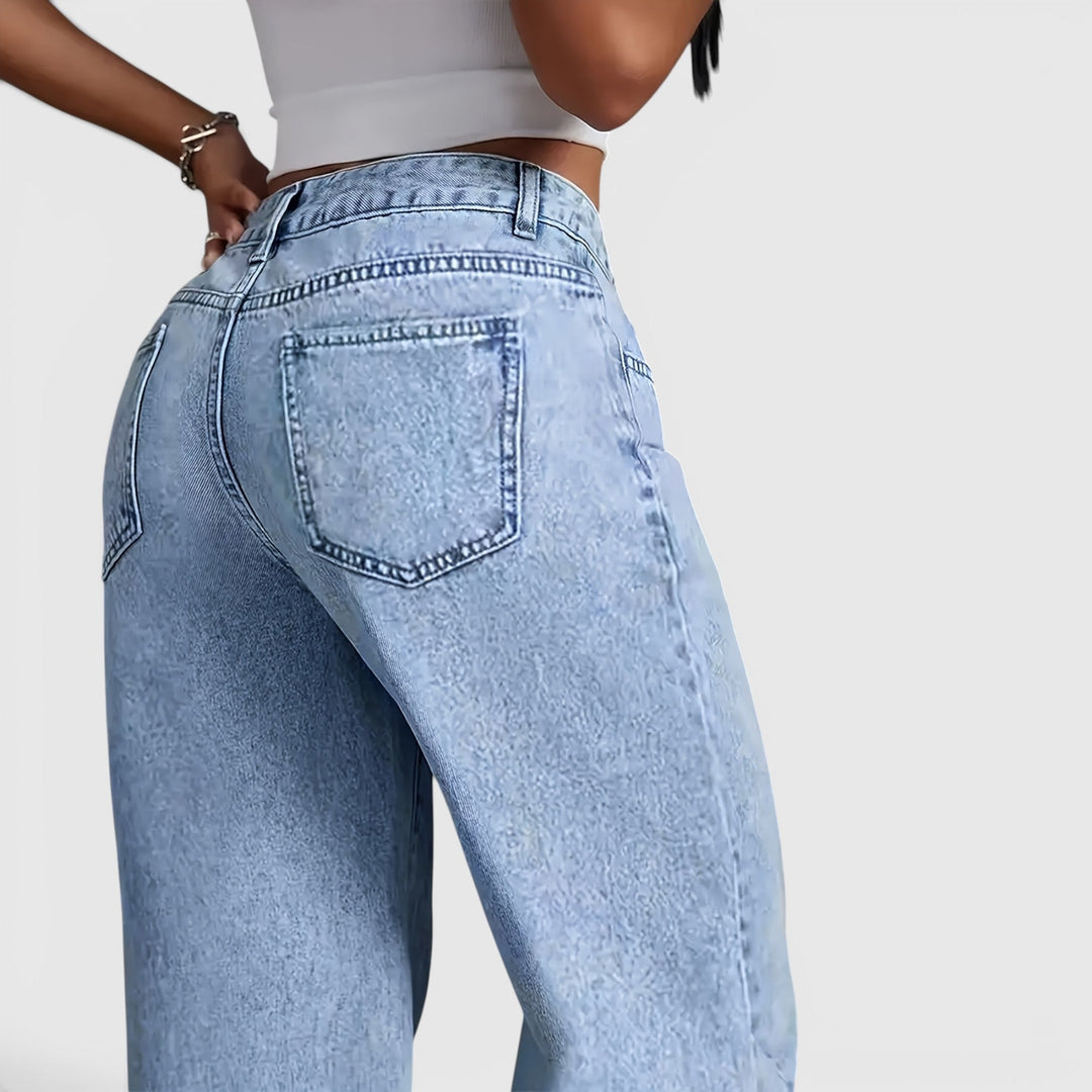 Light blue oversized wide leg jeans for women, high waist and baggy fit, offering ultimate comfort.