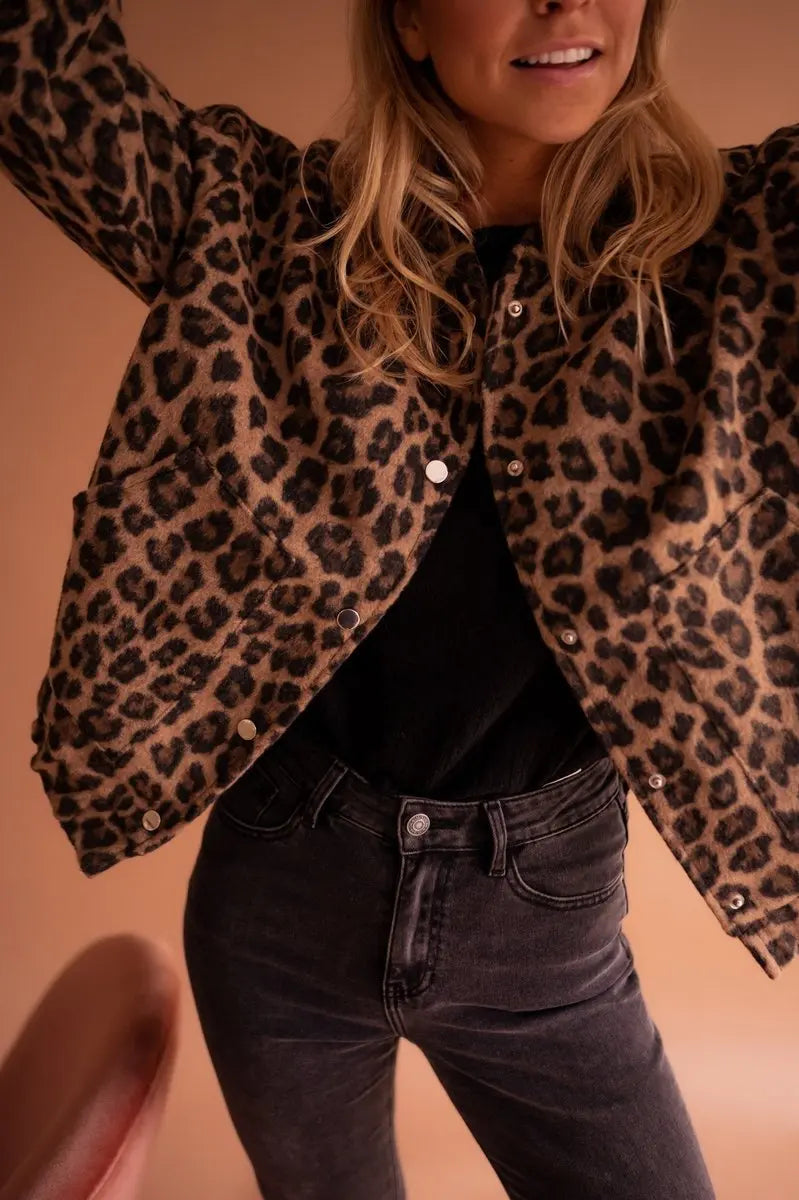 Chic women's oversized leopard print quilted outerwear, featuring a trendy animal print and comfortable fit.