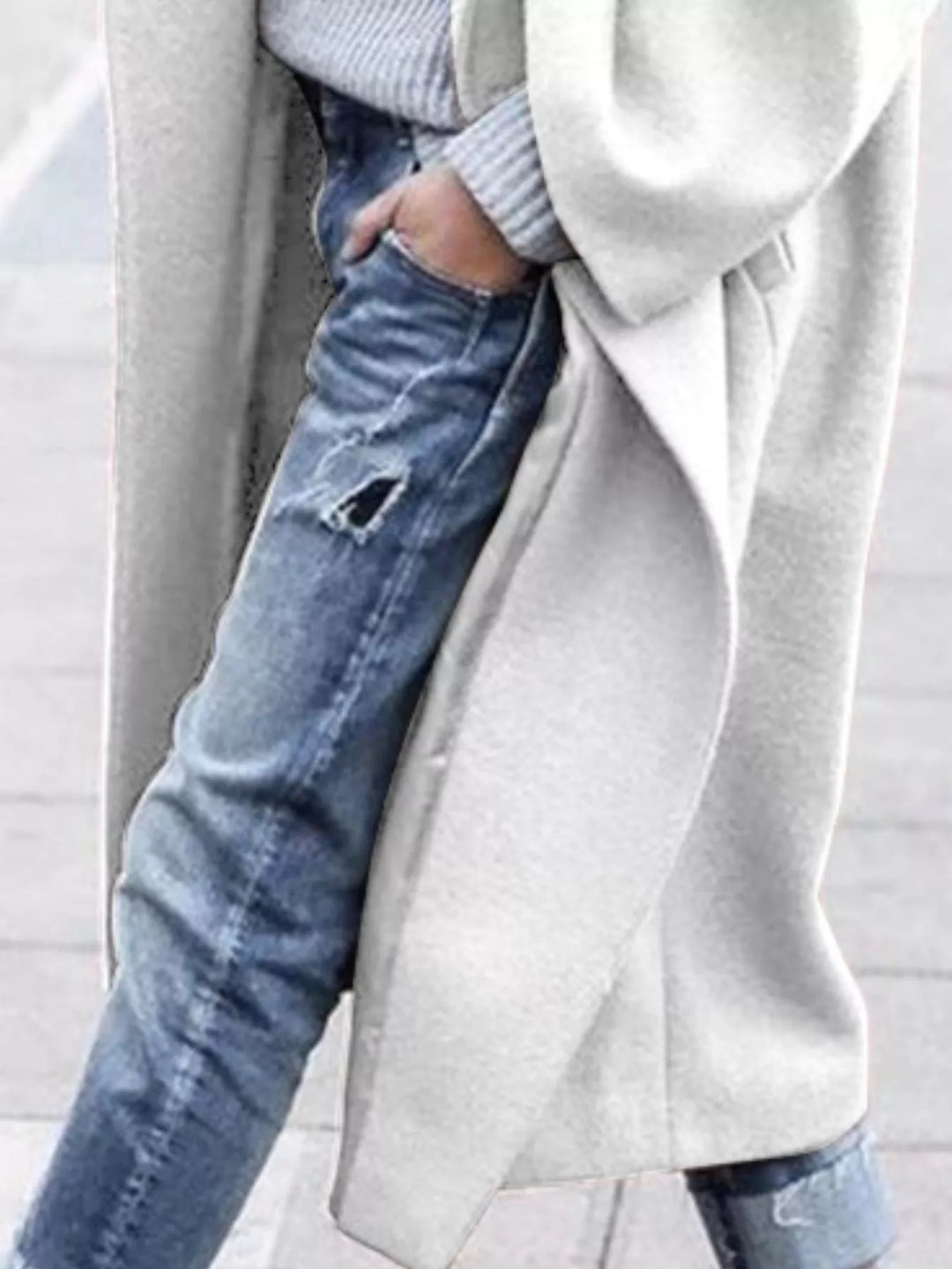 Single-breasted oversized long winter coat for women in black, offering warmth & style.