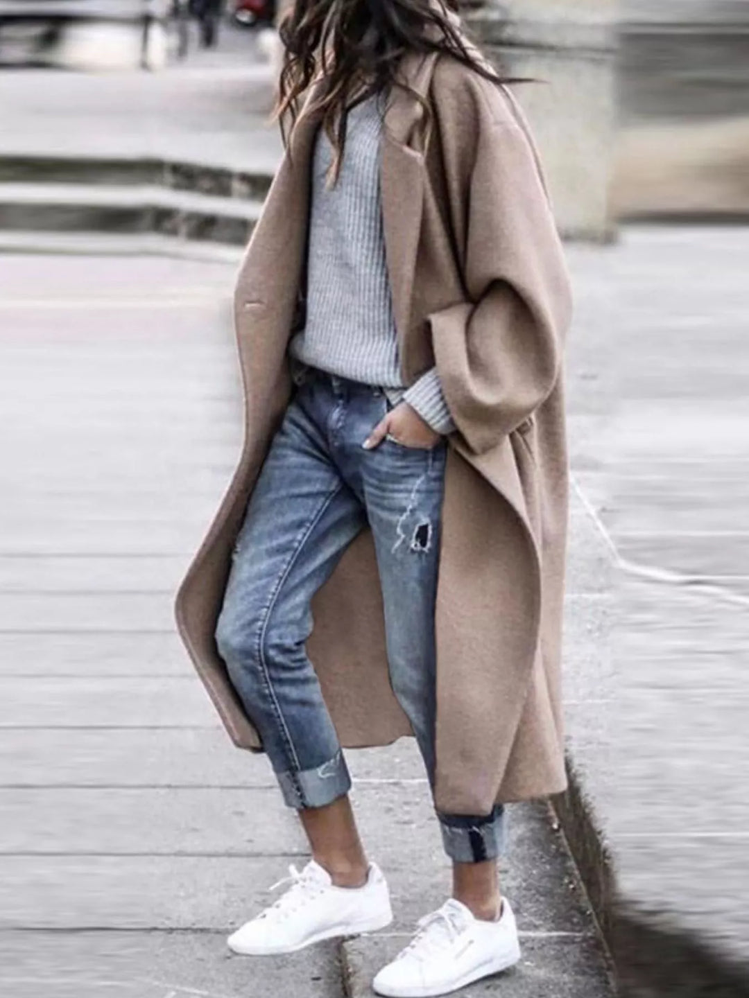 Casual women's oversized long winter coat, perfect for everyday comfort and warmth.