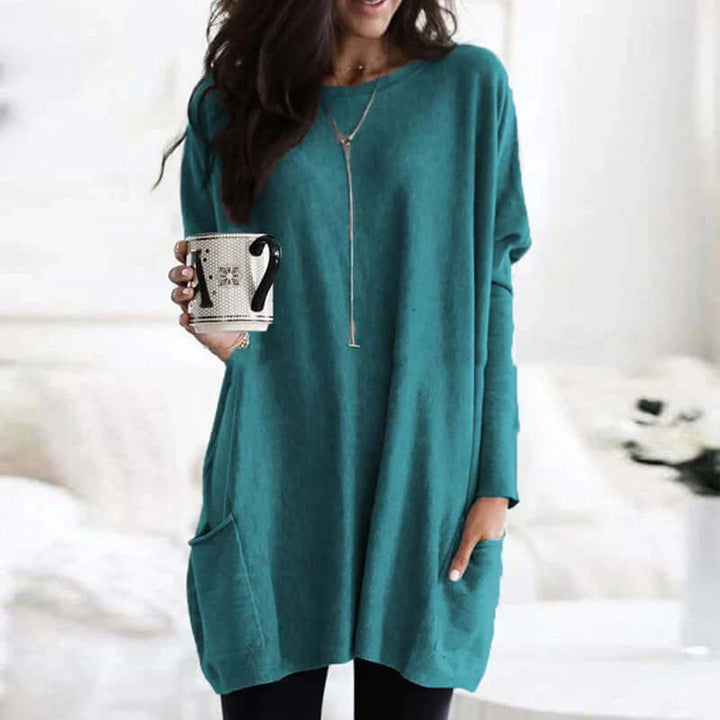 Casual comfort: Women's oversized tunic sweater for an easy, relaxed everyday look.
