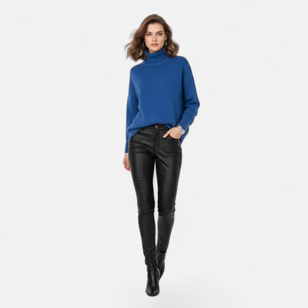 Cozy and casual: women's oversized turtleneck sweater in a soft knit.