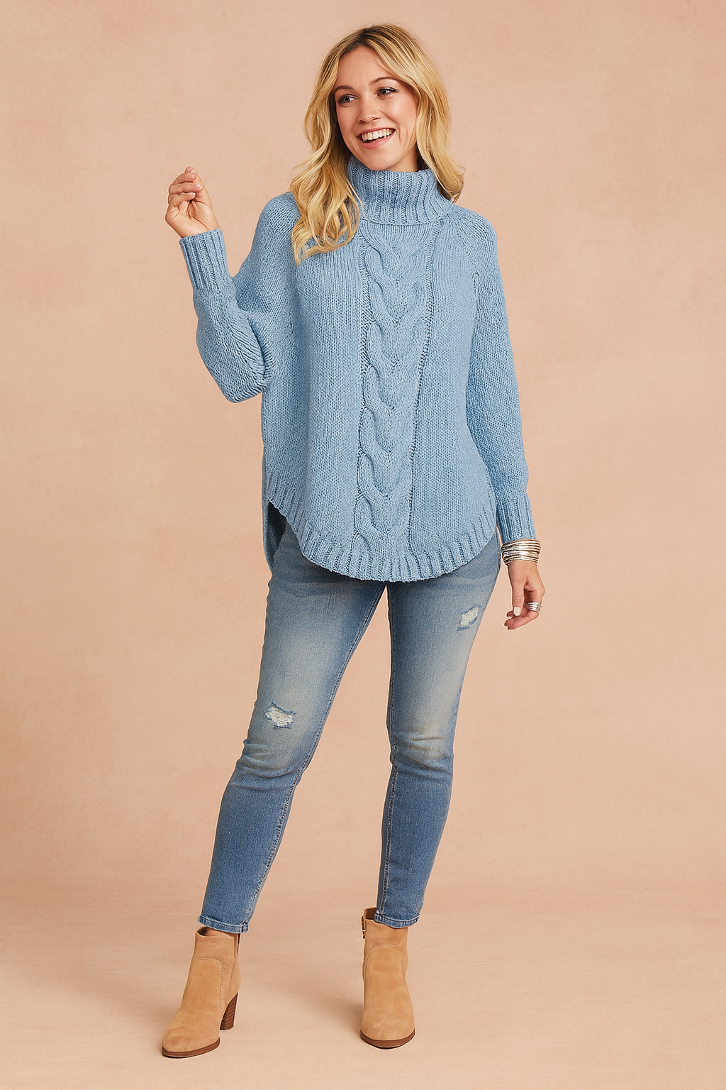 Women's oversized turtleneck sweater in a cozy knit, perfect for stylish fall & winter fashion. Warm long-sleeve pullover.