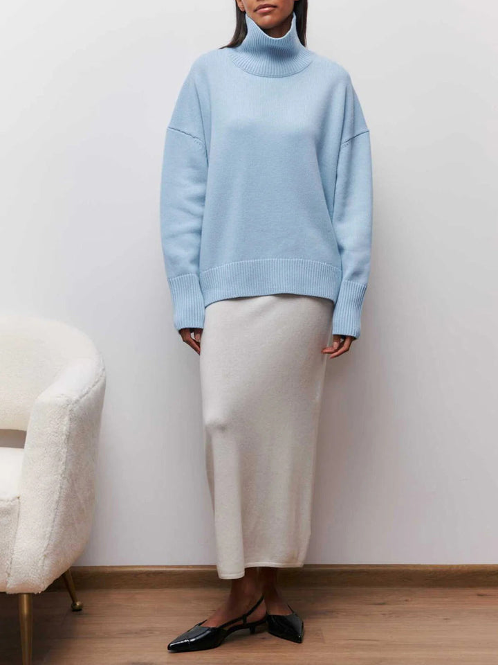 Chic women's oversized turtleneck sweater, ideal for casual outfits with stylish elbow slits.
