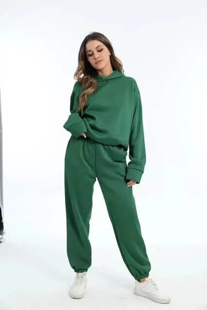Women's oversized two-piece tracksuit set, featuring a comfy hoodie and joggers. Ideal casual loungewear.