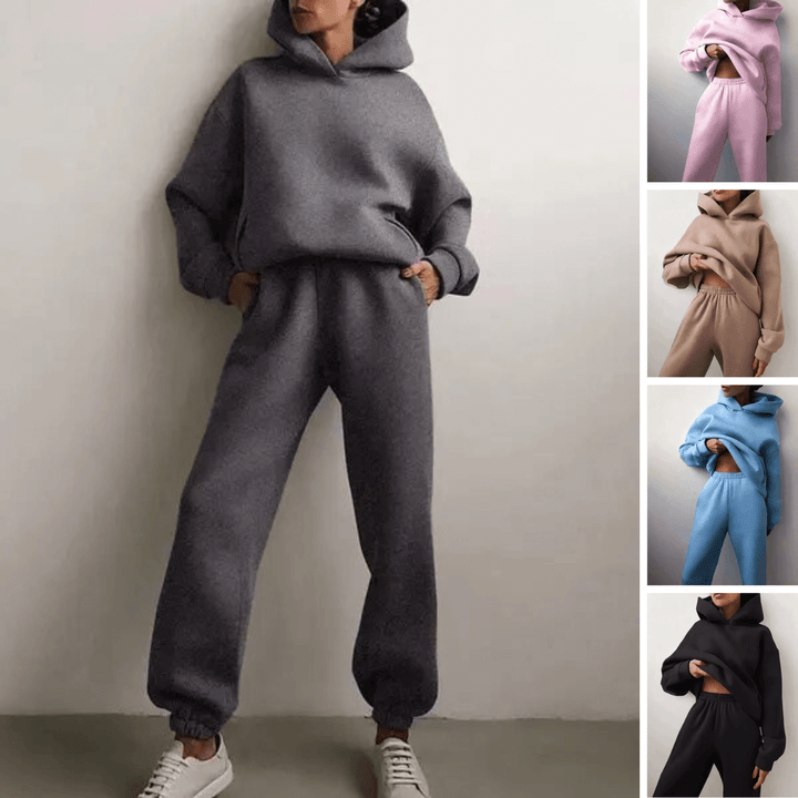 Warm women's oversized tracksuit. Two-piece hoodie & joggers perfect for cold weather comfort, a relaxation outfit.