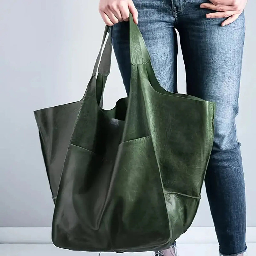 Spacious women's vegan leather shoulder bag, ideal for travel and fashion.