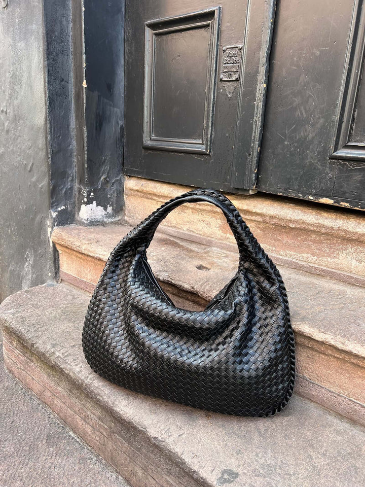 Spacious everyday woven bag, stylish and practical for women's essentials.
