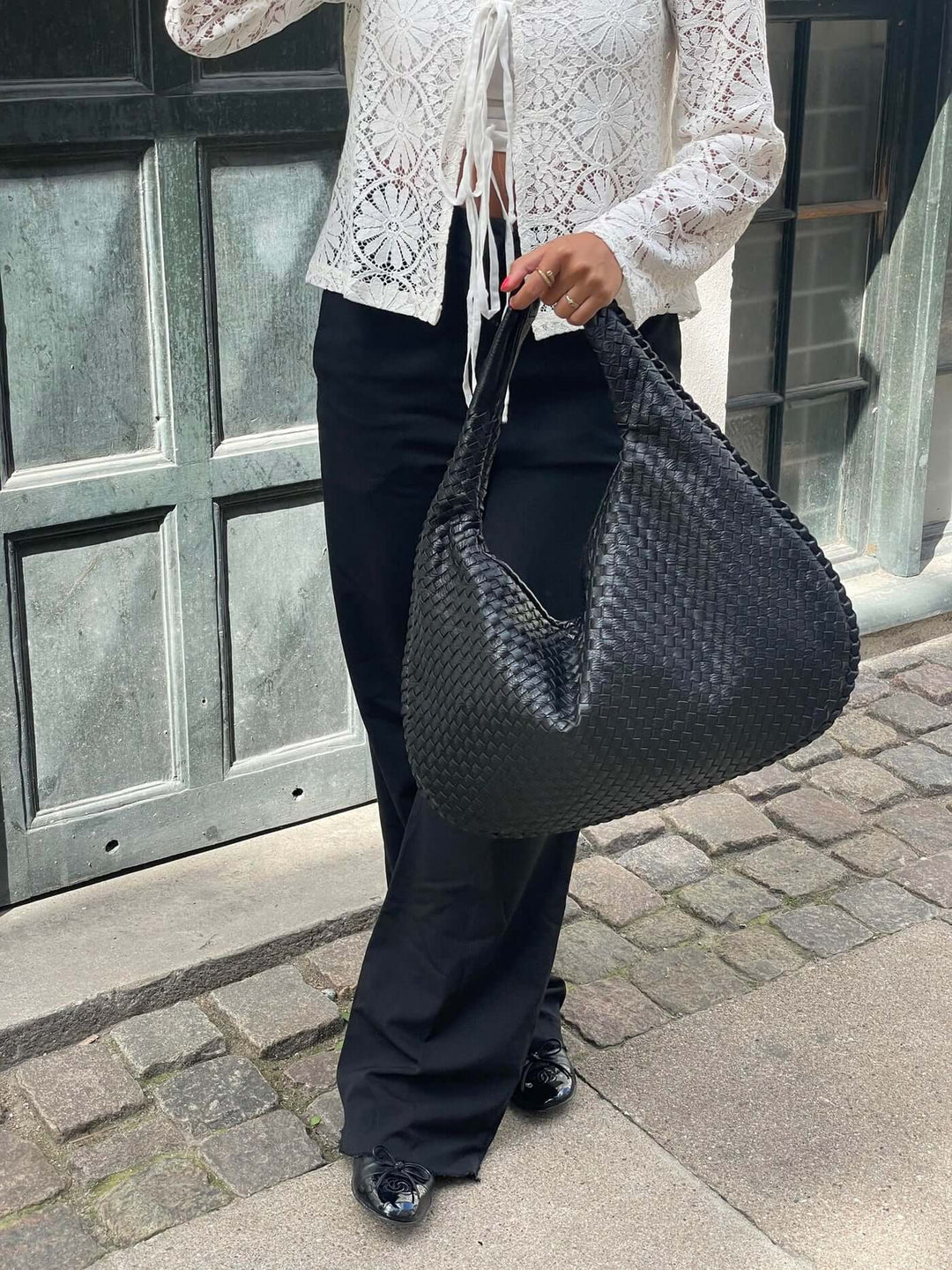 Minimalist oversized tote bag for women, woven texture, perfect for travel.