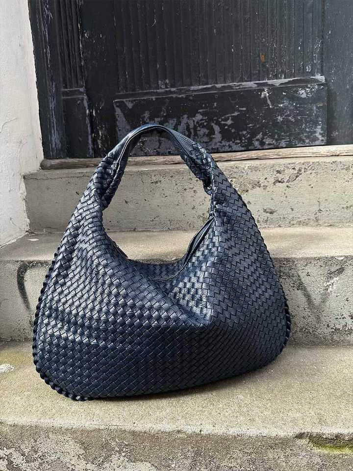 Travel-friendly women's hobo bag, spacious & stylish, a casual everyday option.