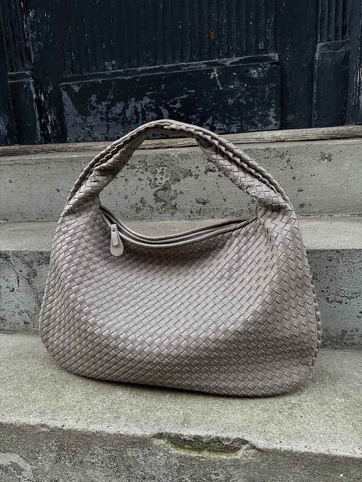 Women's casual everyday bag, oversized hobo style, spacious and comfortable.