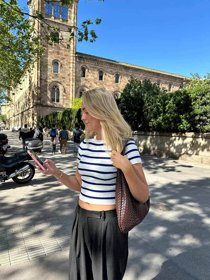 Everyday travel bag, women's oversized woven hobo, stylish and roomy.