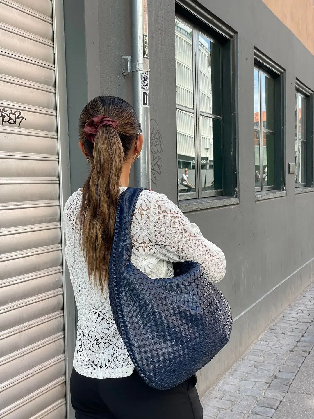 Women's everyday hobo bag, stylish and practical, large capacity for essentials.