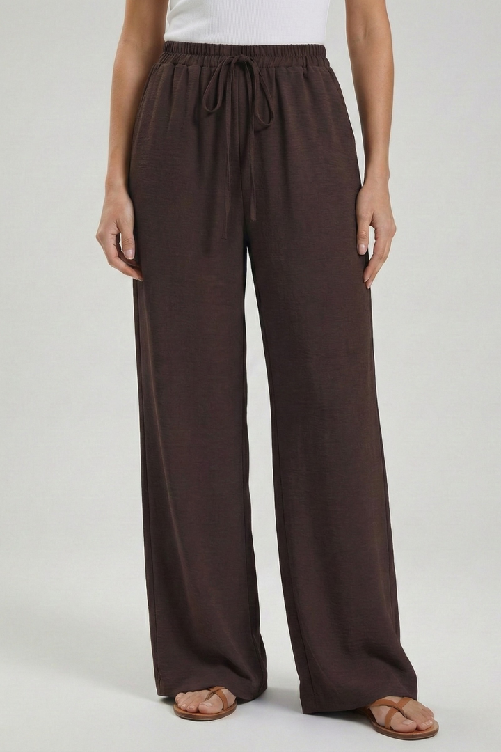 Practical women's palazzo trousers: wide-leg, drawstring waist, and convenient side pockets for summer.