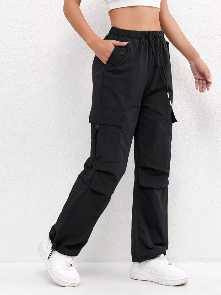 Stylish women's utility parachute cargo pants, featuring multi-pockets & a comfy drawstring waist.