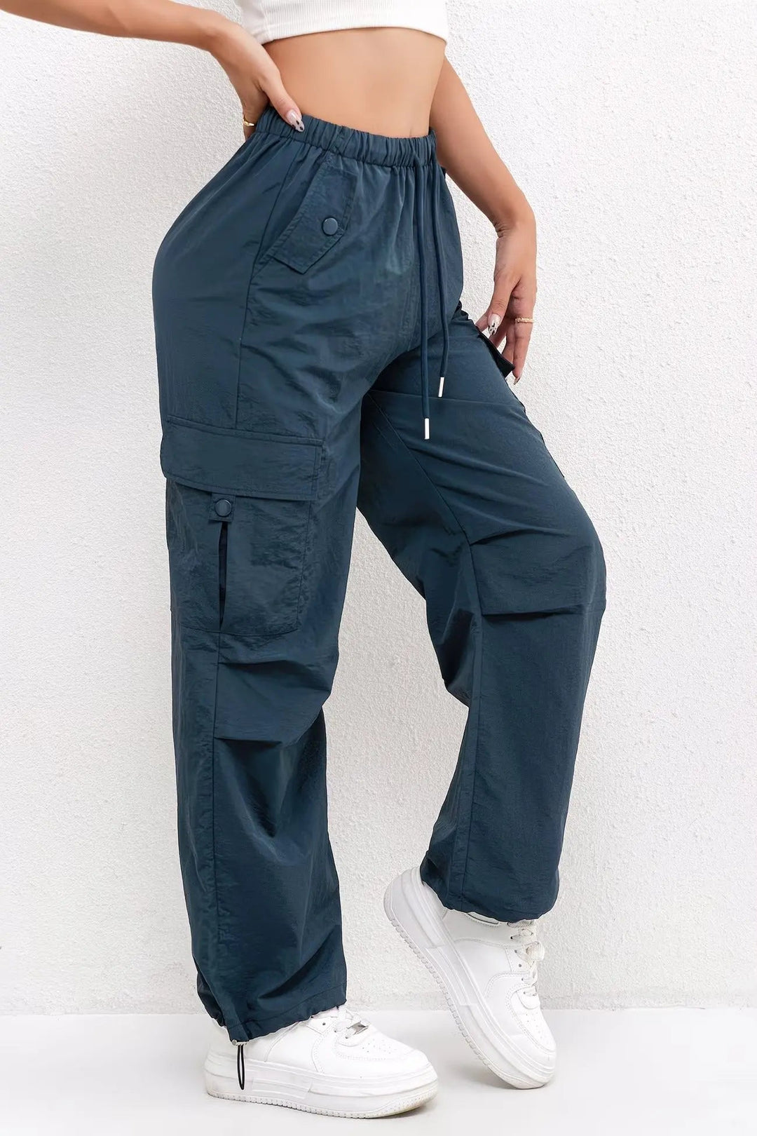 Relaxed fit women's parachute trousers for casual wear, with adjustable drawstring waist & street style.