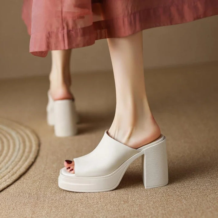 Chic women's peep-toe platform mule sandals, featuring a stable and trendy block heel.