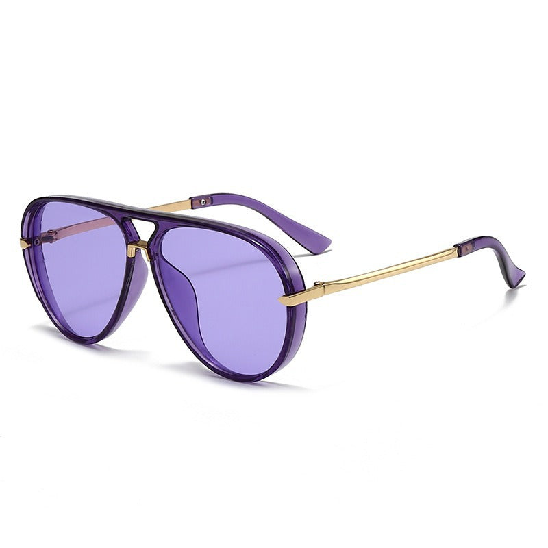Sleek women's pilot sunglasses, perfect blend of modern style and high-level UV protection.