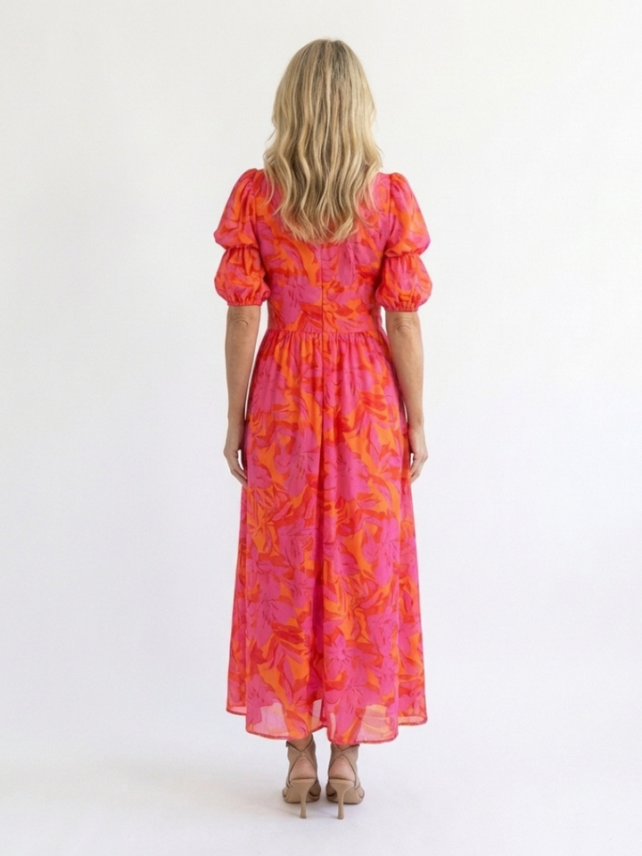 Elegant women's pink floral V-neck midi dress with chic puff sleeves. A comfortable choice for spring and summer.