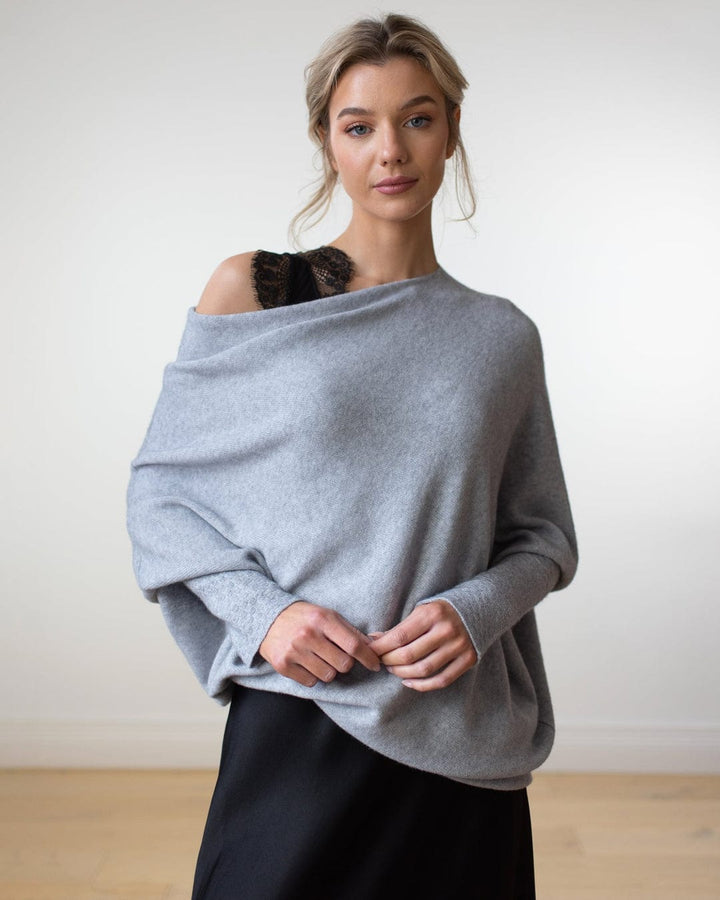 Long-sleeve women's loose sweater, cozy knit for cool weather & comfortable fashion.