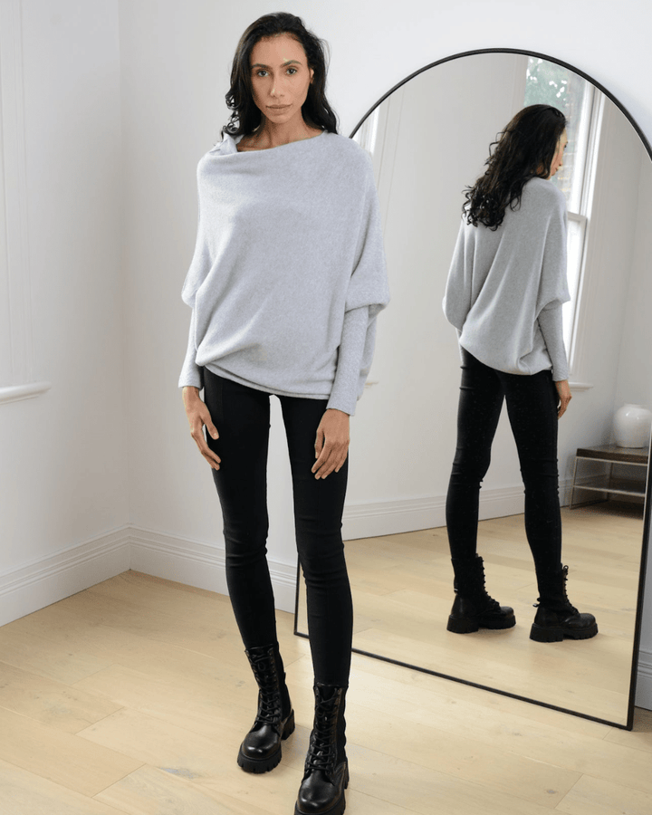 Elegant casual women's loose sweater, cozy knit for versatile fall winter fashion.