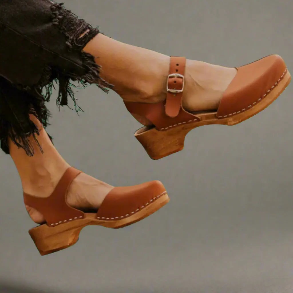 Women's platform sandals with low block heel & adjustable ankle strap, perfect for comfortable summer wear.