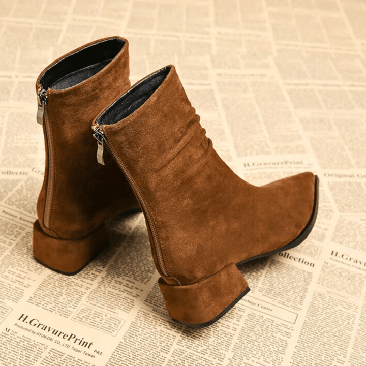 Stylish women's pointed toe ankle boots with a trendy block heel, perfect for modern fashion.