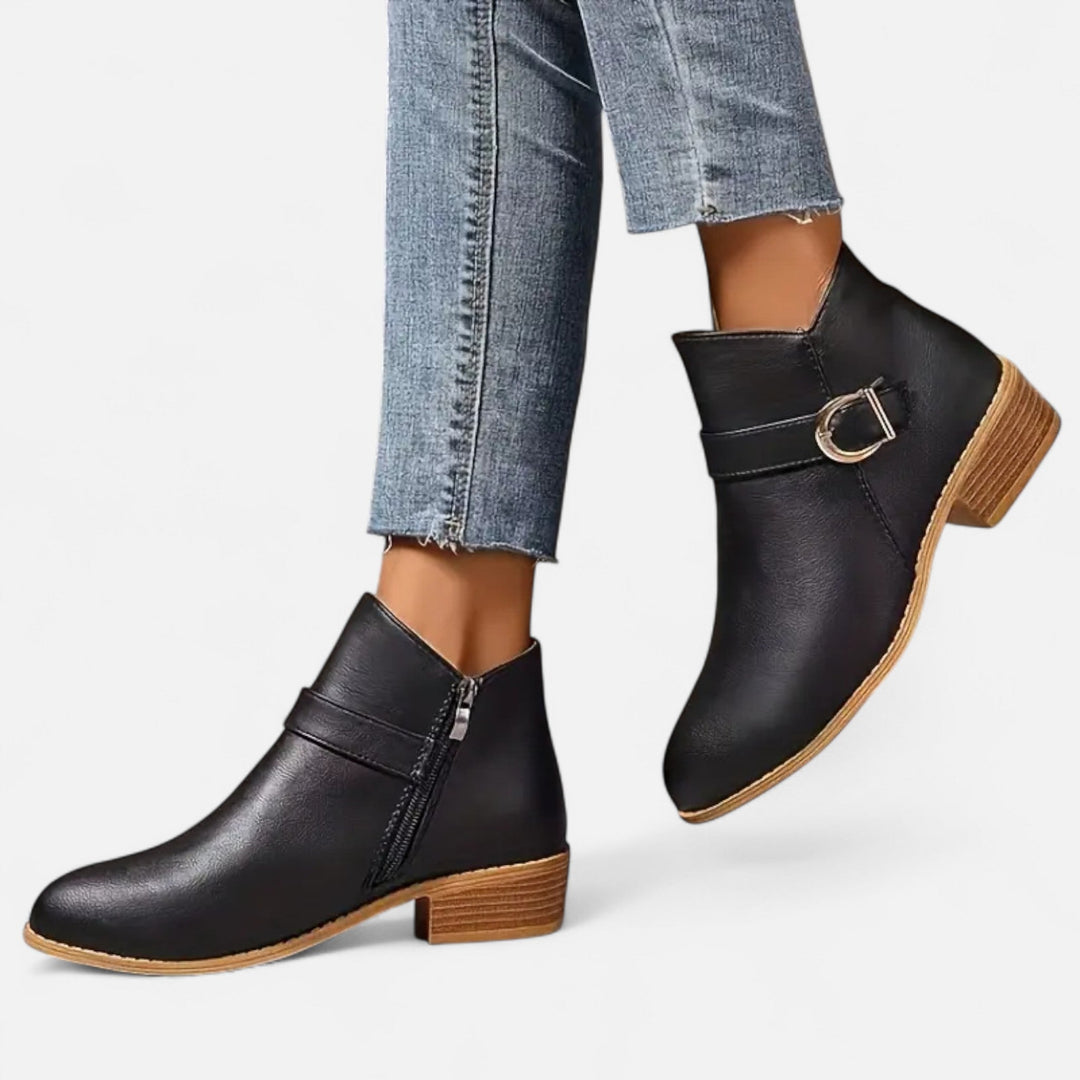 Fashionable women's pointed-toe ankle boots. Features a sophisticated buckle, ideal for chic and elegant looks.
