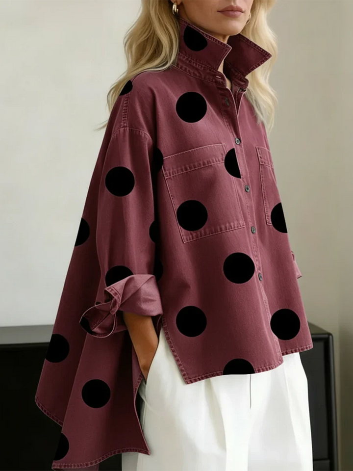 Chic women's high-low polka dot shirt. Oversized fit, button front, and long sleeves. Ideal for stylish comfort.