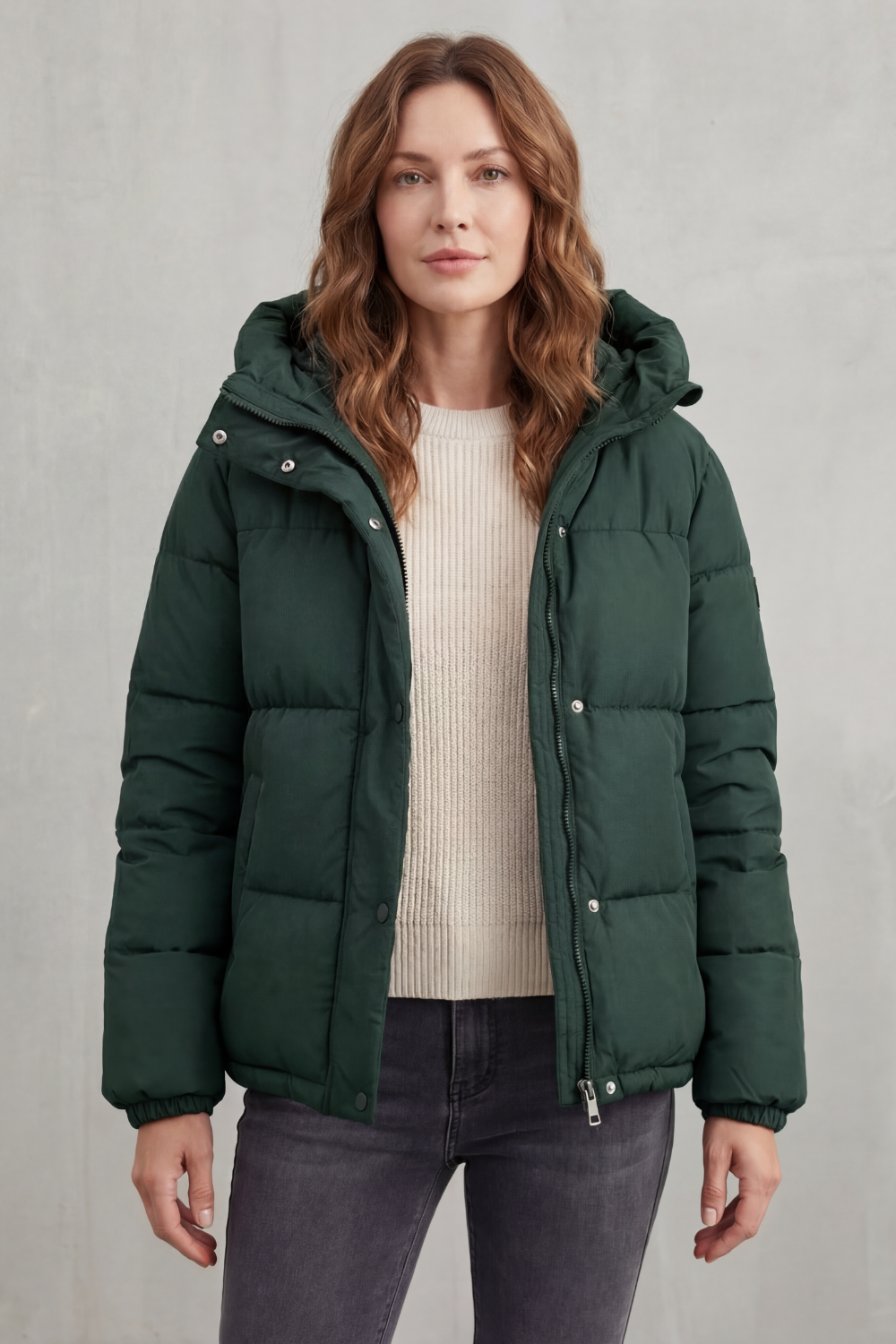 Stay warm & stylish with this women's lightweight quilted puffer jacket, a winter fashion essential.