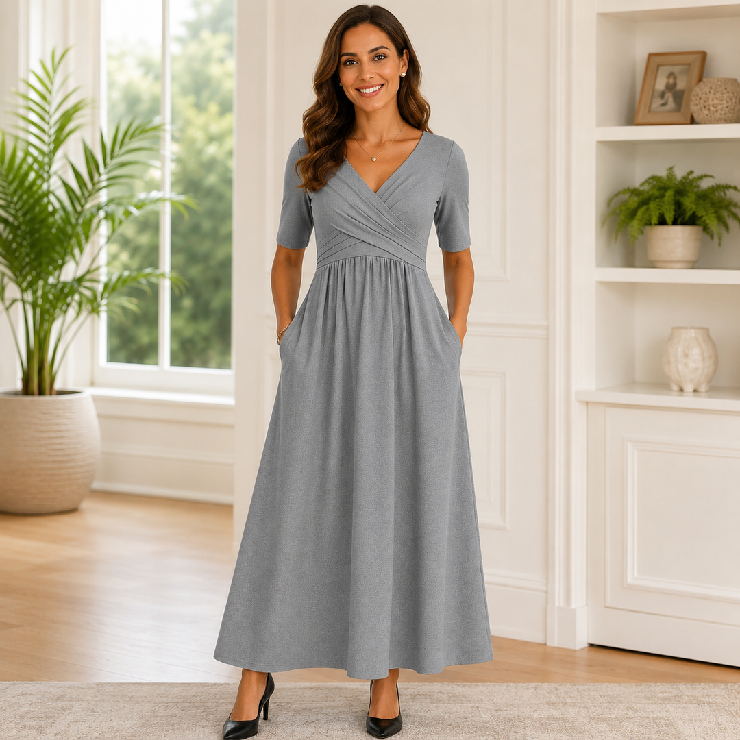 Casual women's midi babydoll dress, soft fabric, V-neck, short sleeves & practical pockets for home.