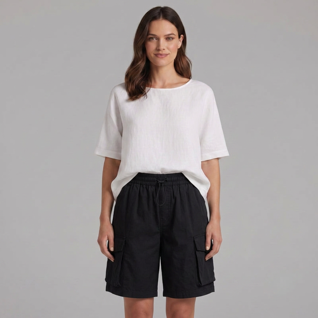Casual women's knee-length cargo shorts with multiple utility pockets for everyday wear.