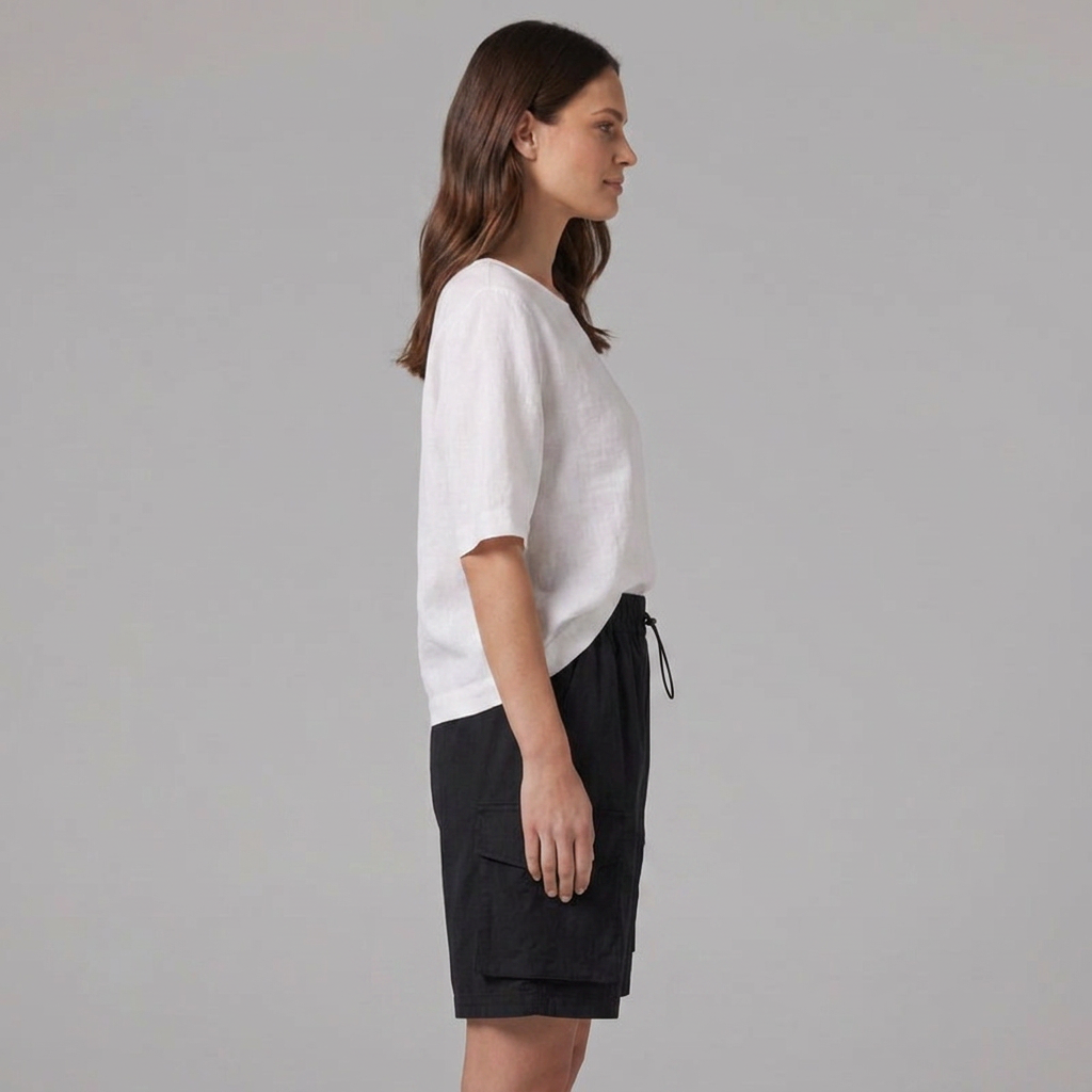 Comfortable women's Bermuda shorts for summer fashion, featuring a relaxed fit & handy pockets.