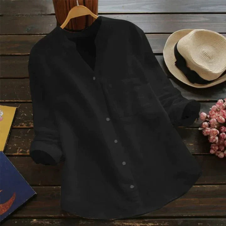 Comfortable women's long sleeve blouse in a relaxed fit, ideal for spring fashion.