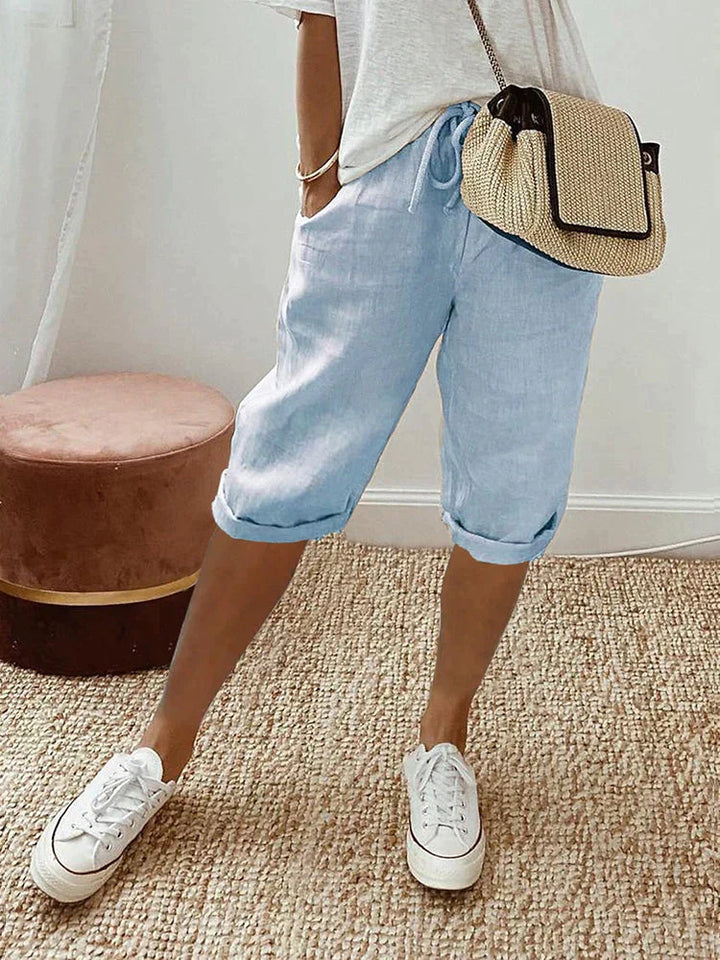 Easy-comfort women's relaxed cropped trousers, a versatile choice for spring and summer casual wear.