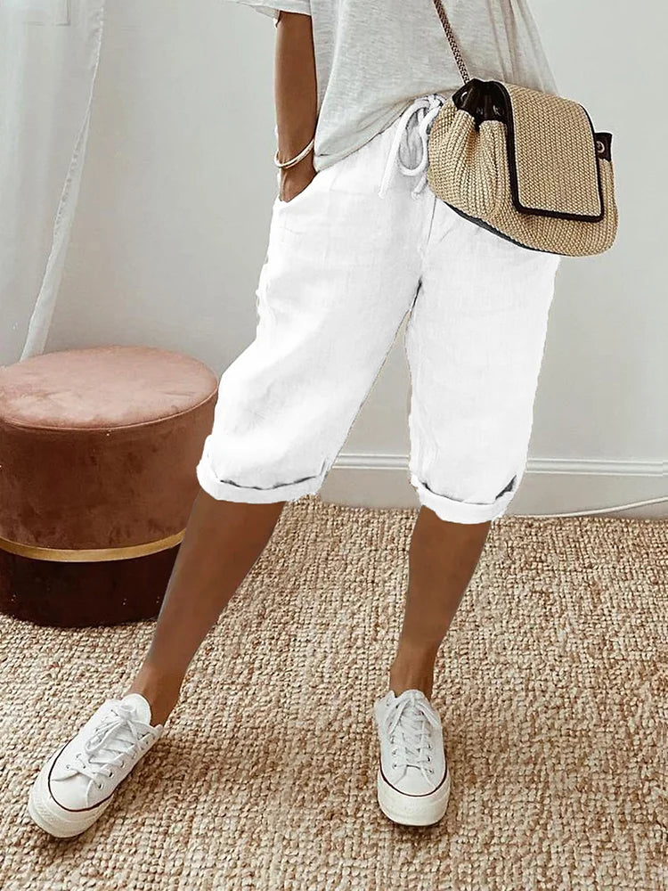 Lightweight women's relaxed cropped pants, designed for ultimate comfort and warm-weather everyday style.