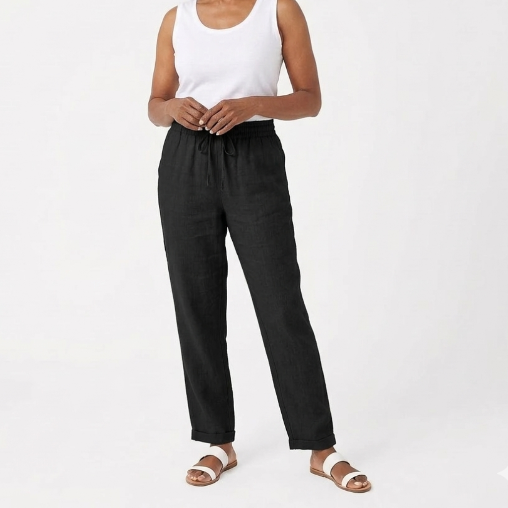 Casual women's cropped pants, featuring a relaxed wide leg and comfortable elastic waist for versatile styling.