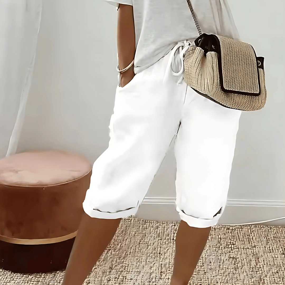 Women's knee-length harem shorts, relaxed fit for everyday style & ultimate comfort in summer.