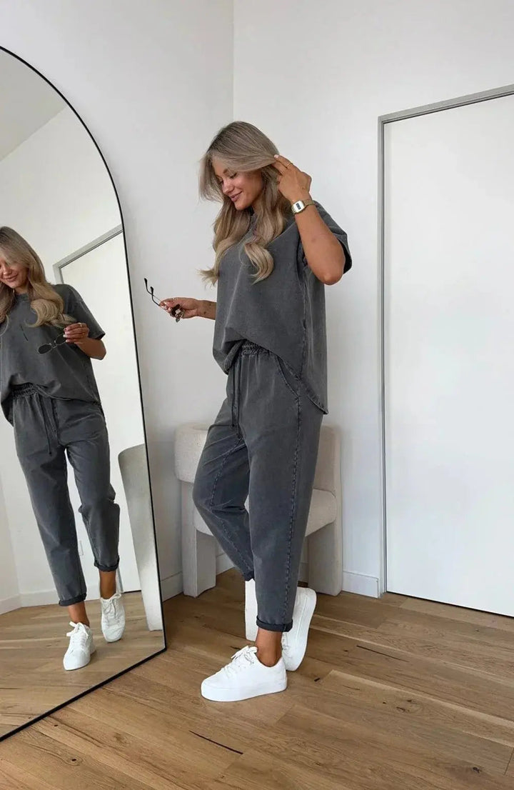 Cozy women's two-piece set with relaxed fit top & matching shorts, perfect for summer casual wear.