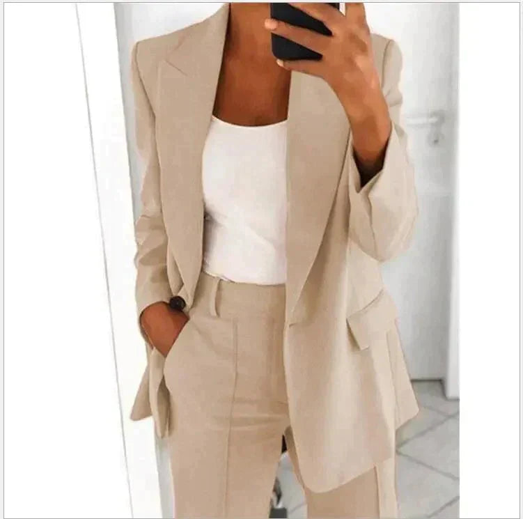 Versatile women's two-piece suit: relaxed fit blazer & trousers, chic for office, business casual, or stylish comfort.