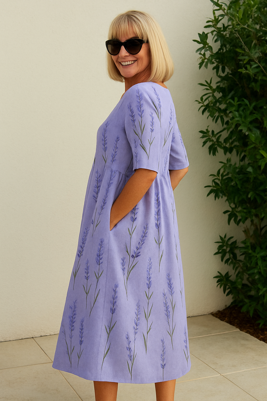 Stylish women's relaxed midi dress, 3/4 sleeves, elegant pastel for spring/summer everyday comfort.