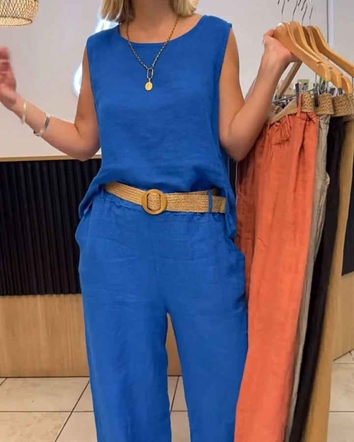 Relaxed women's two-piece set, sleeveless top & wide-leg pants, perfect for casual resort wear.