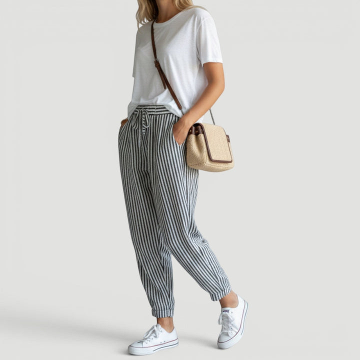 Lightweight women's wide-leg summer trousers, breathable and comfortable for everyday wear.