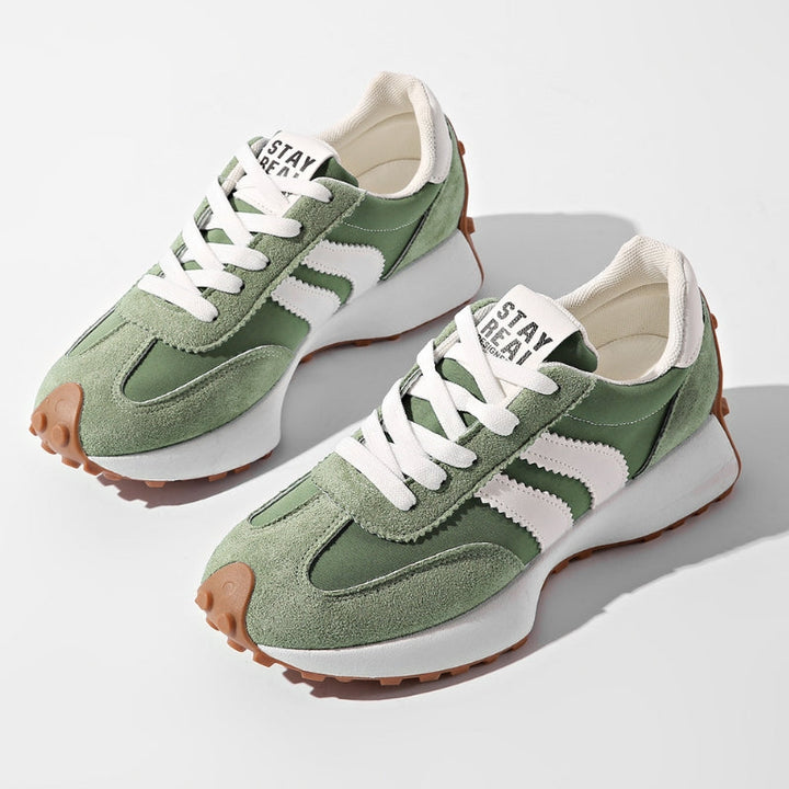 Women's retro casual trainers, perfect for everyday comfort and style. Classic design lace-up fashion sneakers.